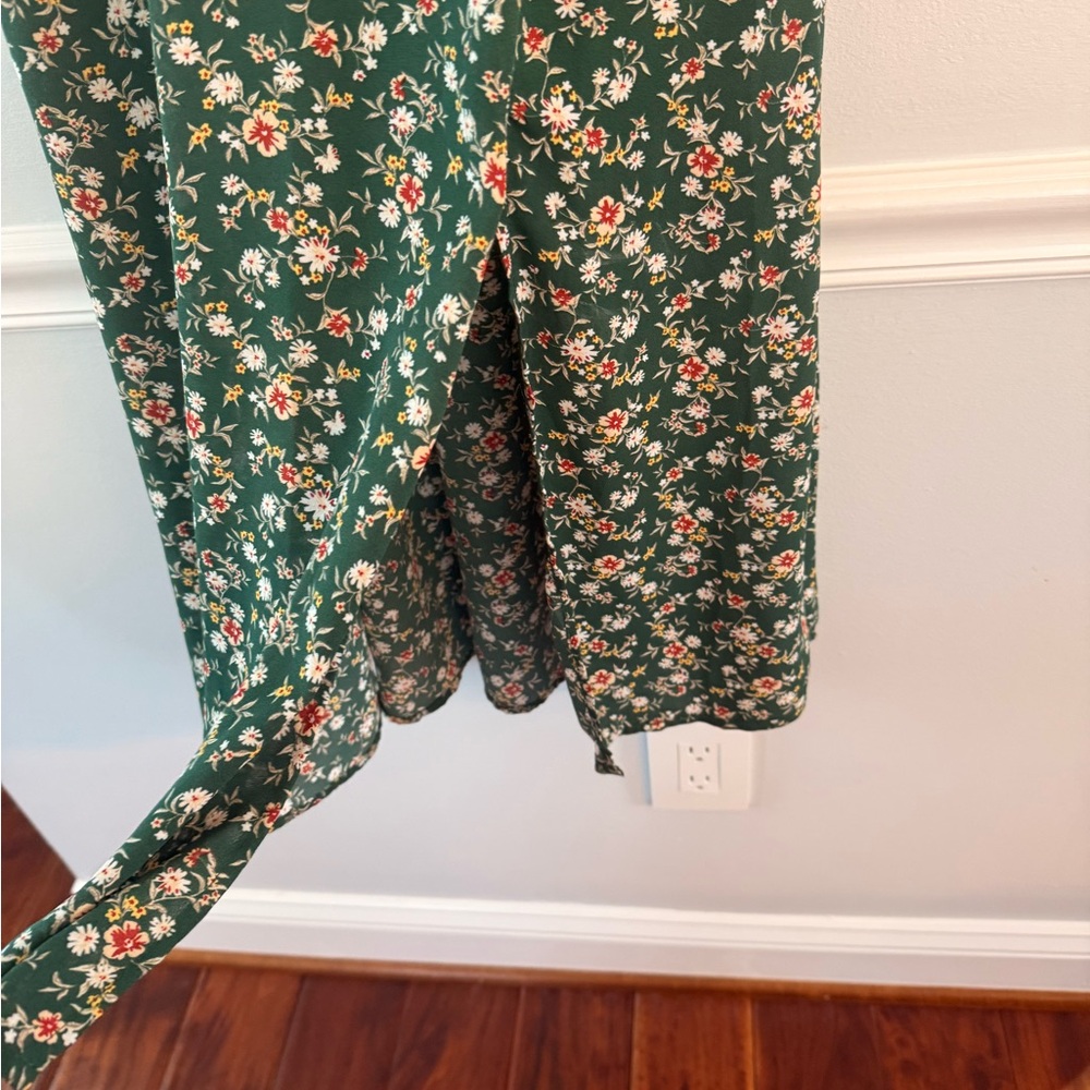 Elegant Floral Midi Dress in Green - Picture 2 of 5